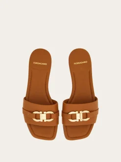 Flat slide with Gancini ornament - Women