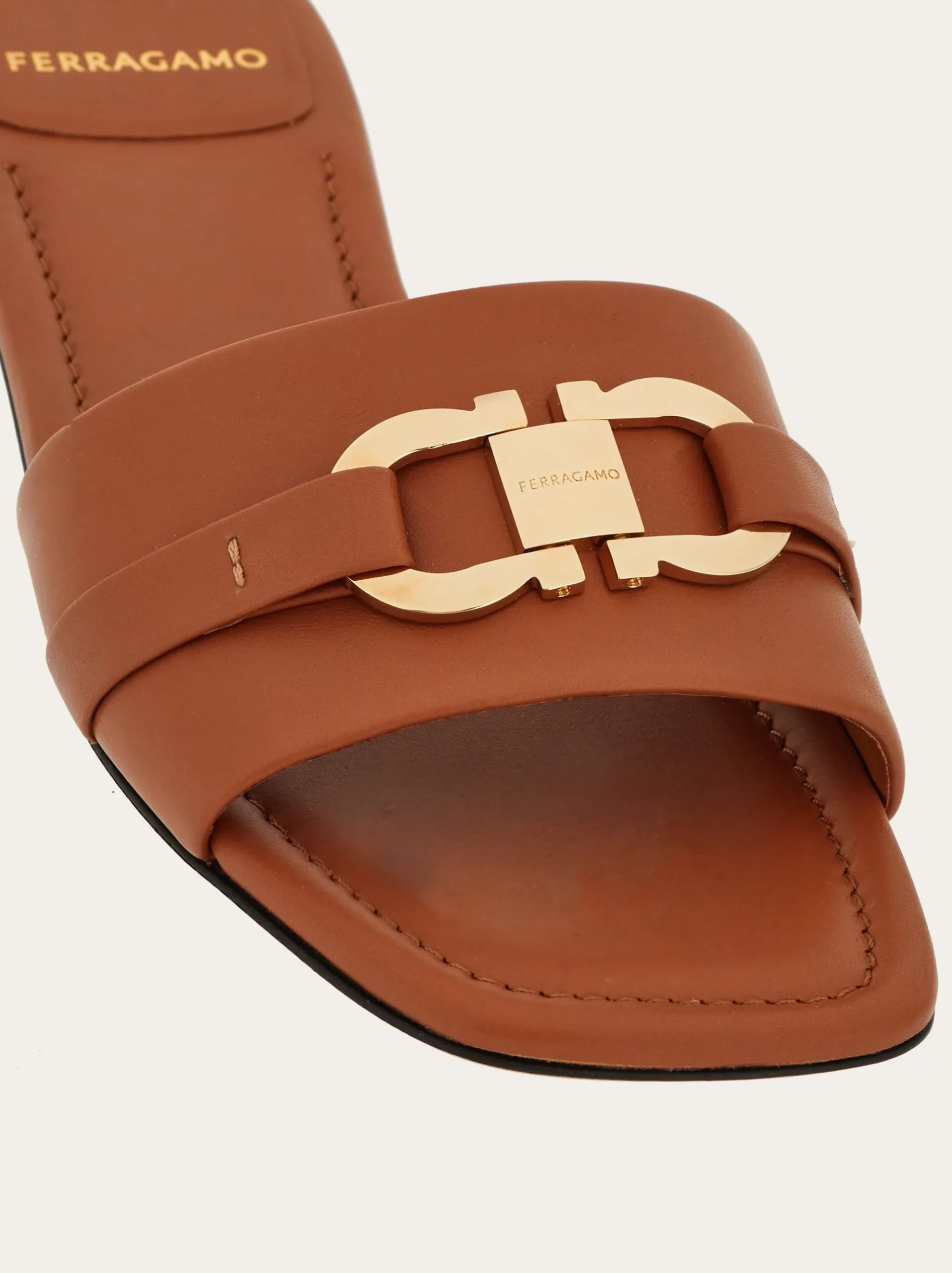Flat slide with Gancini ornament - Women