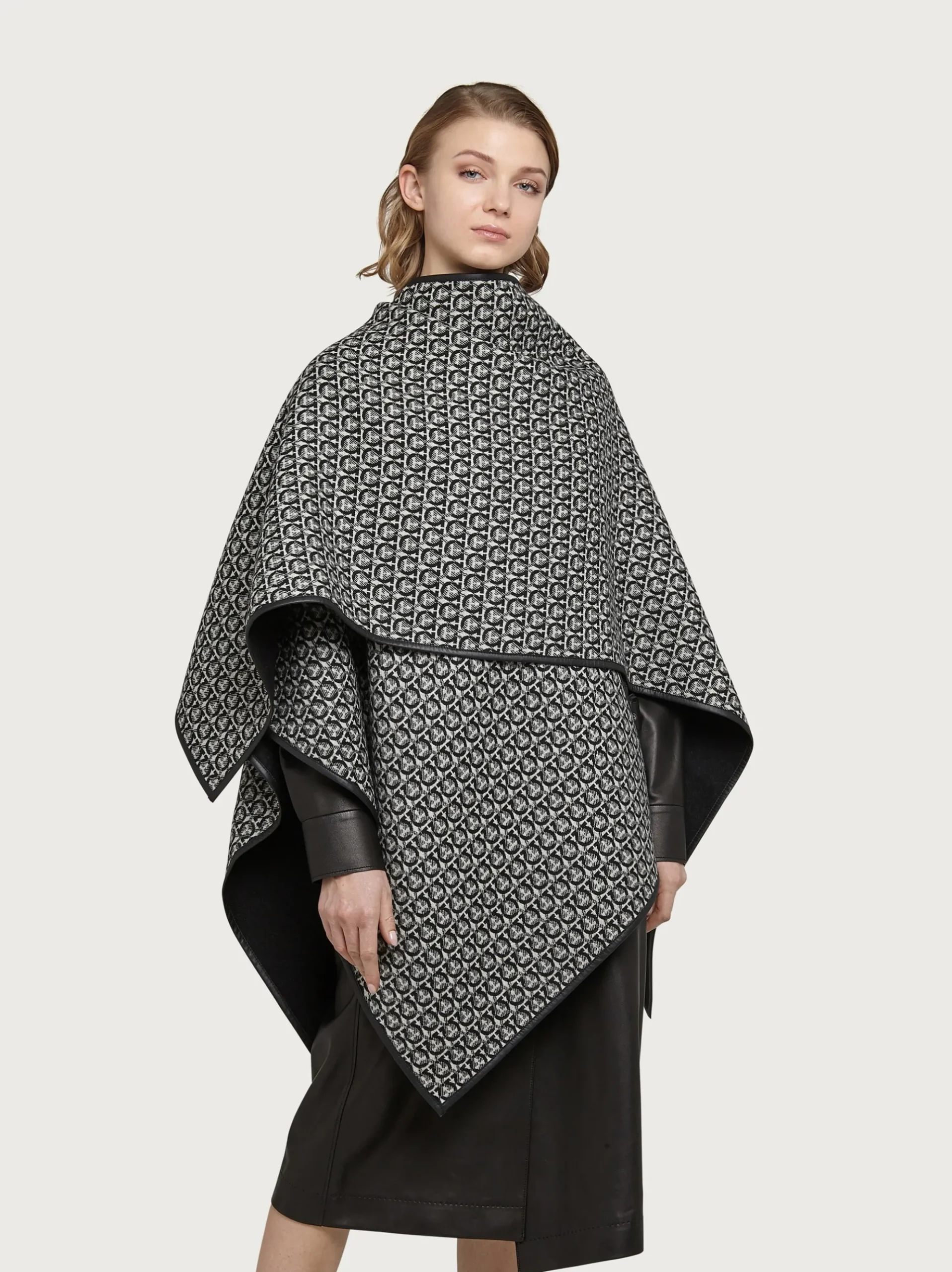 Gancini cape - Women