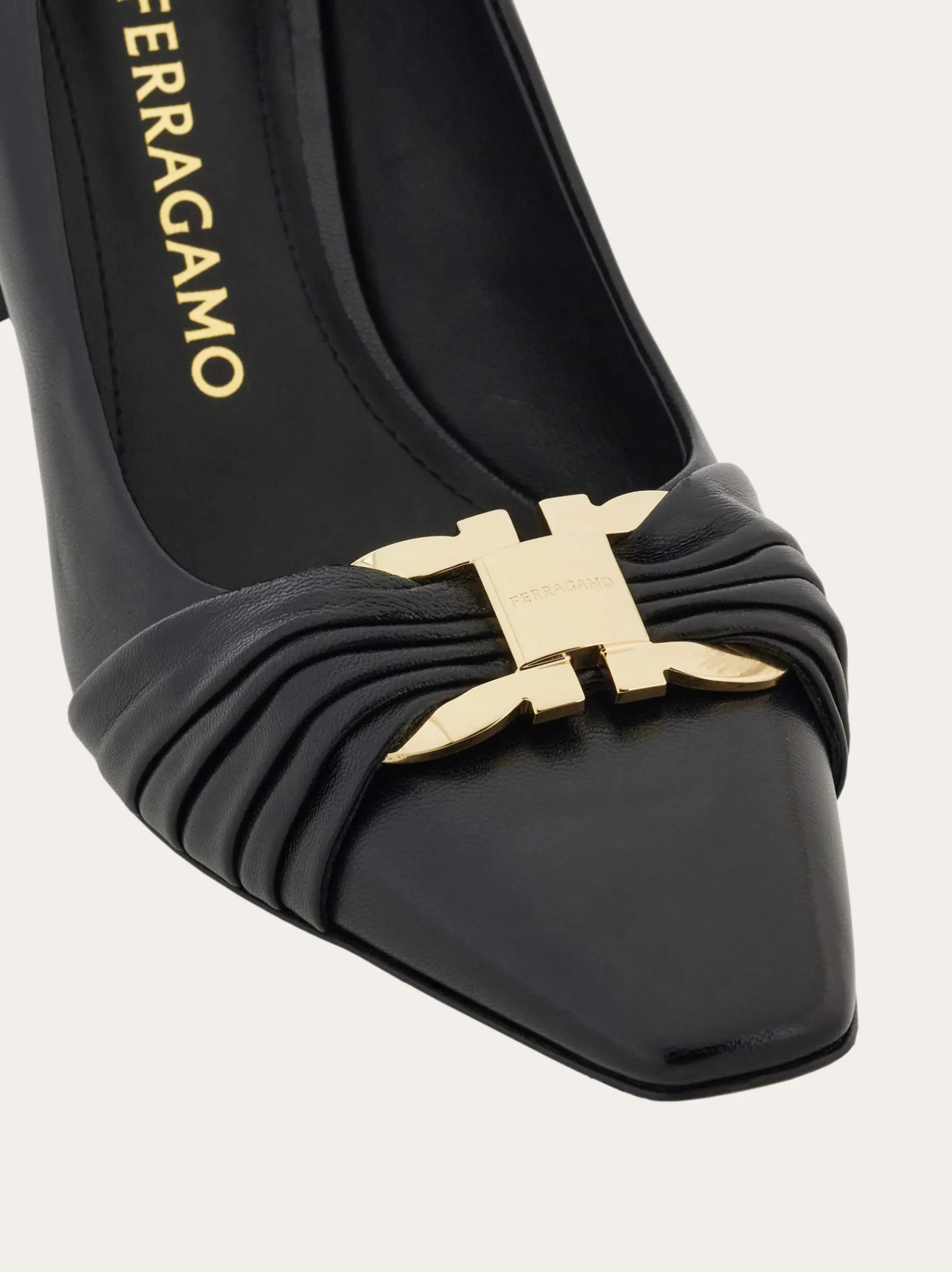 Gancini ornament pump with bock heel - Women
