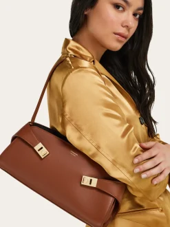 Hug East-West shoulder bag - Women