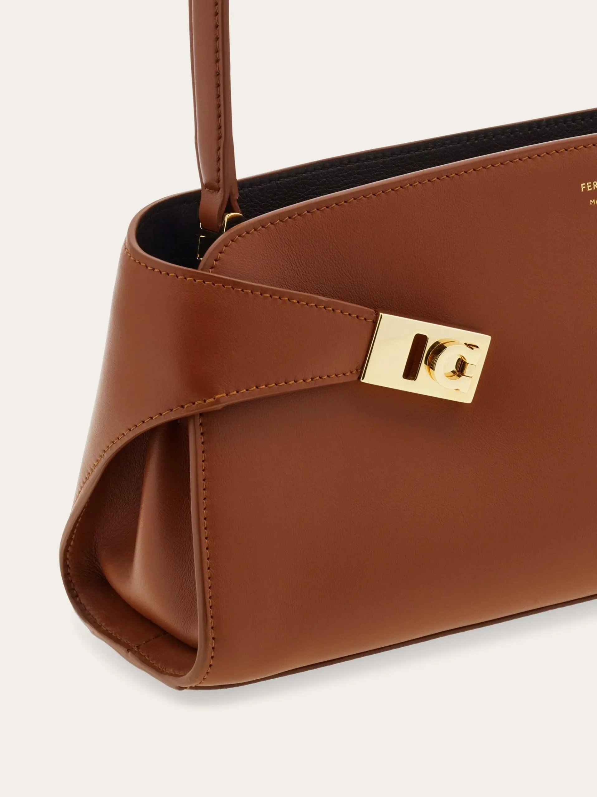 Hug East-West shoulder bag - Women