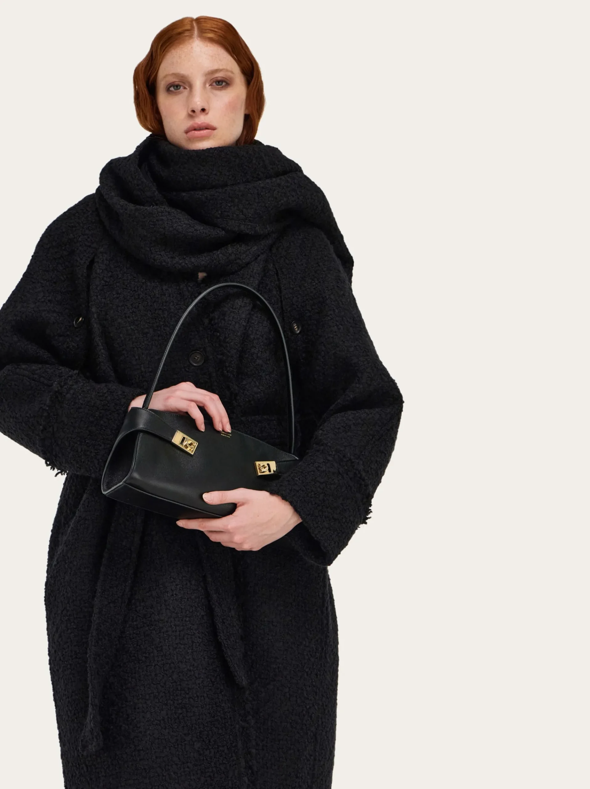 Hug East-West shoulder bag - Women