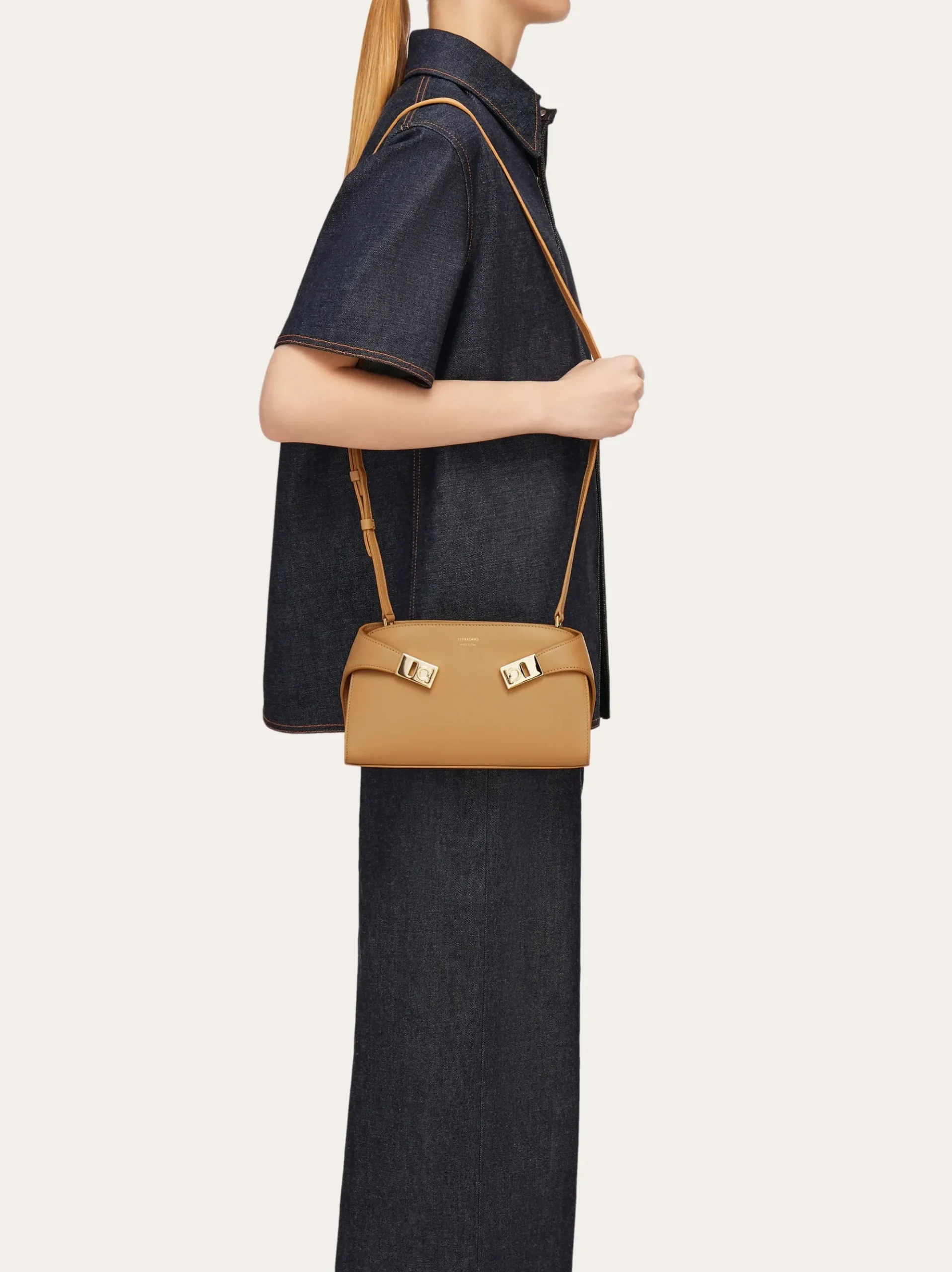 Hug mini crossbody bag - Women