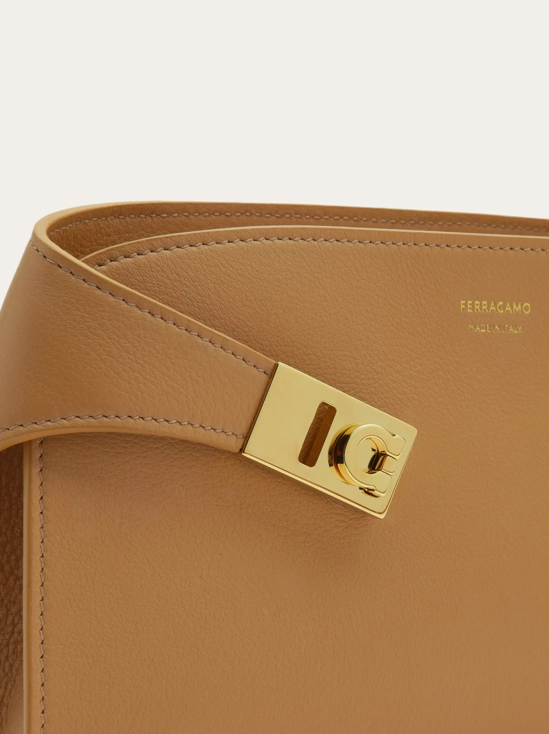 Hug mini crossbody bag - Women
