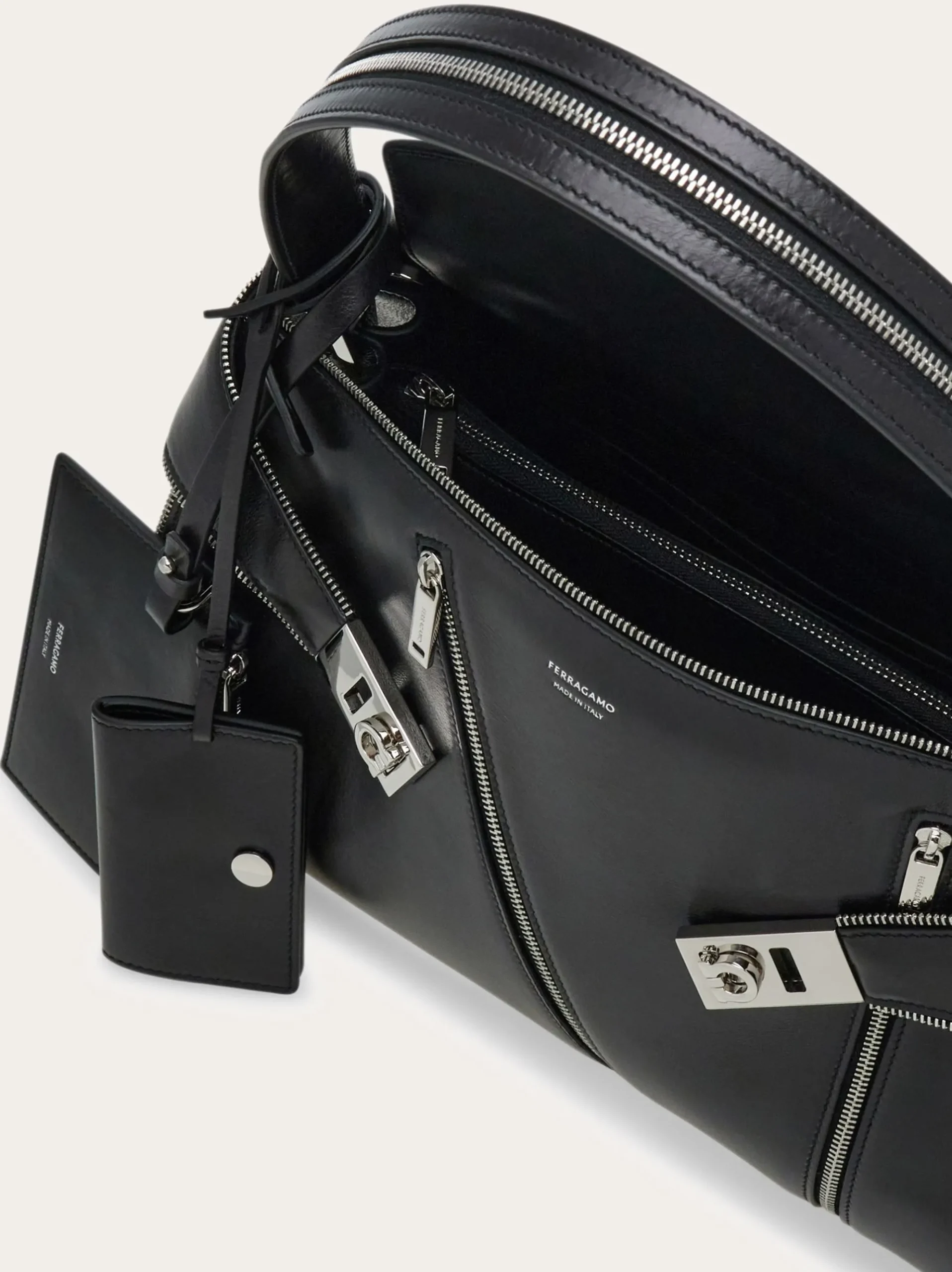 Hug Soft multi-zip shoulder bag (M) - Women