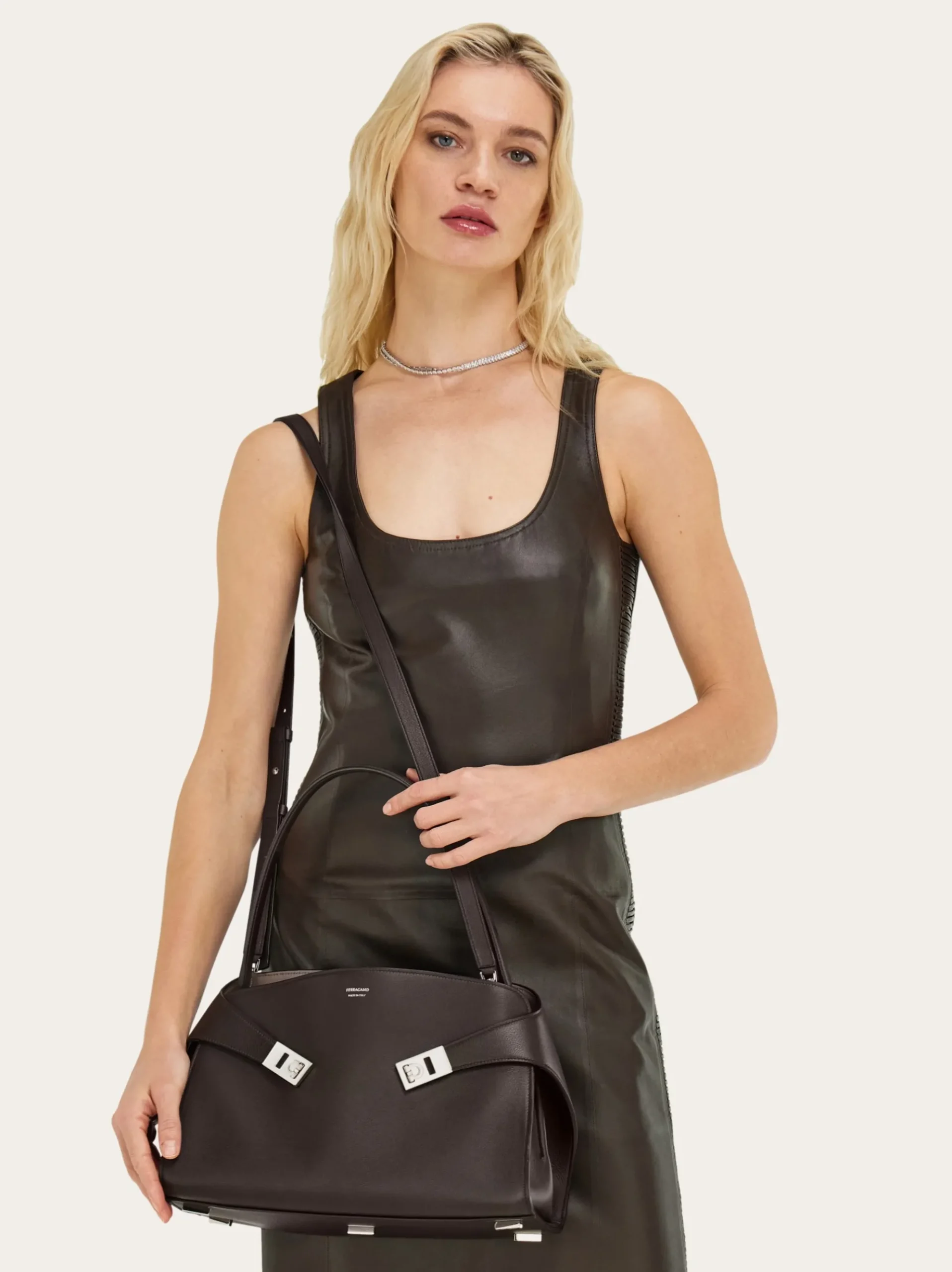 Hug Soft shoulder bag (M) - Women