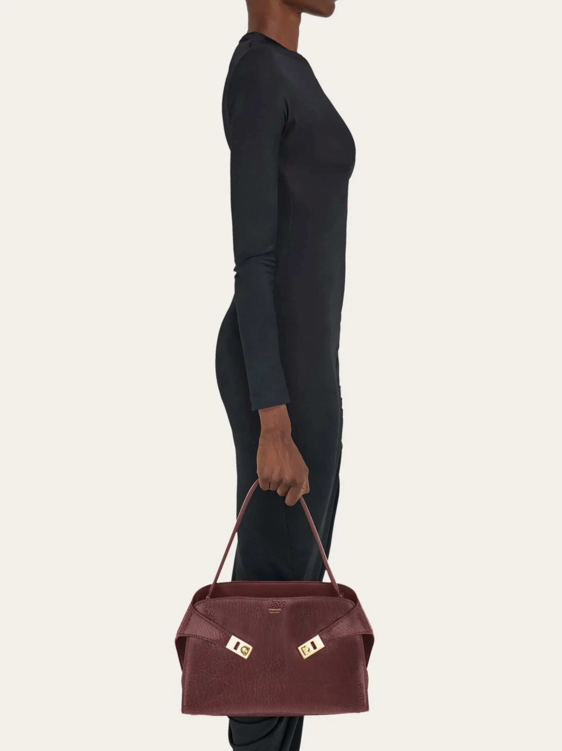 Hug Soft shoulder bag (M) - Women