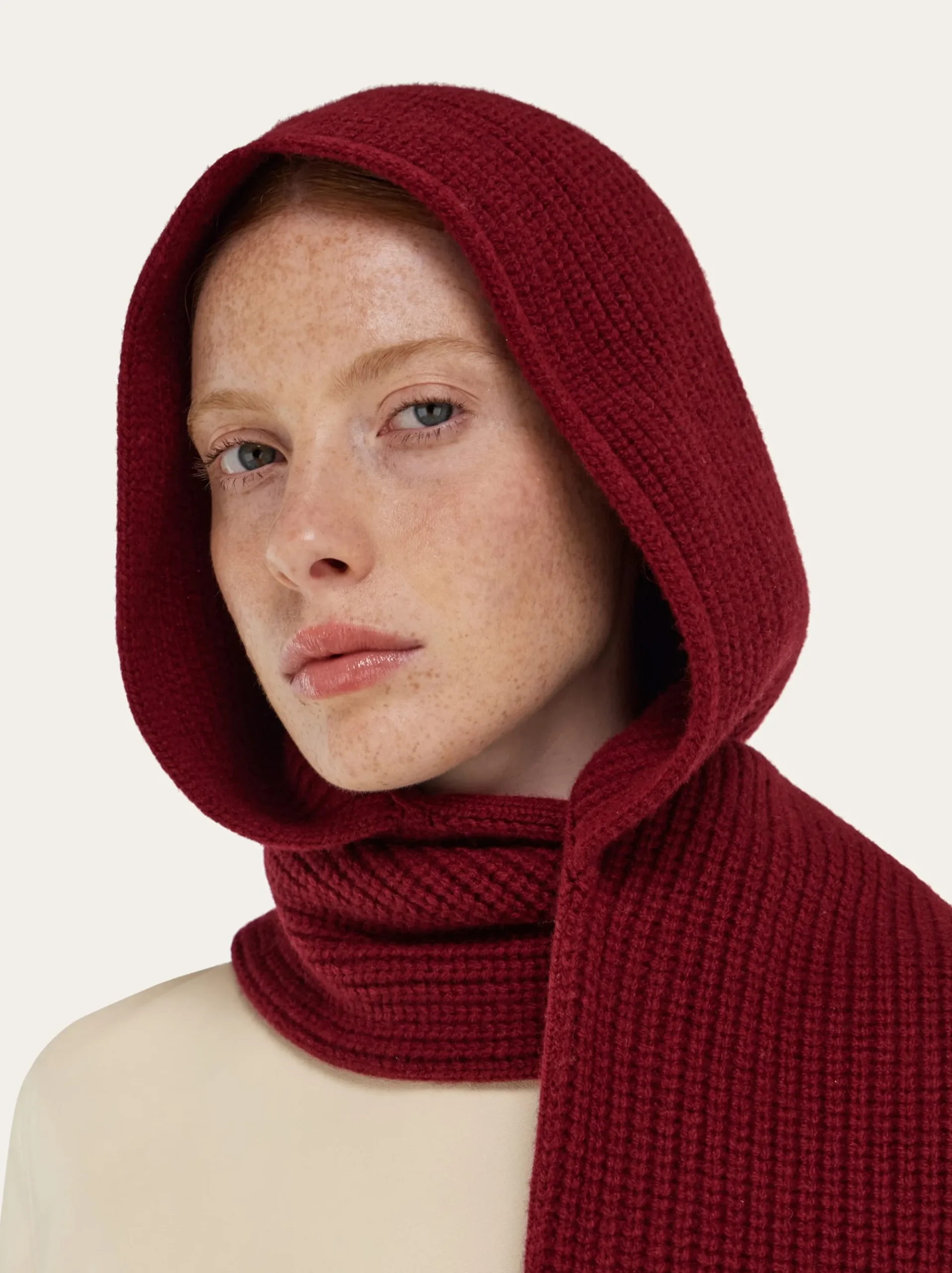 Knitted hood with scarf - Women