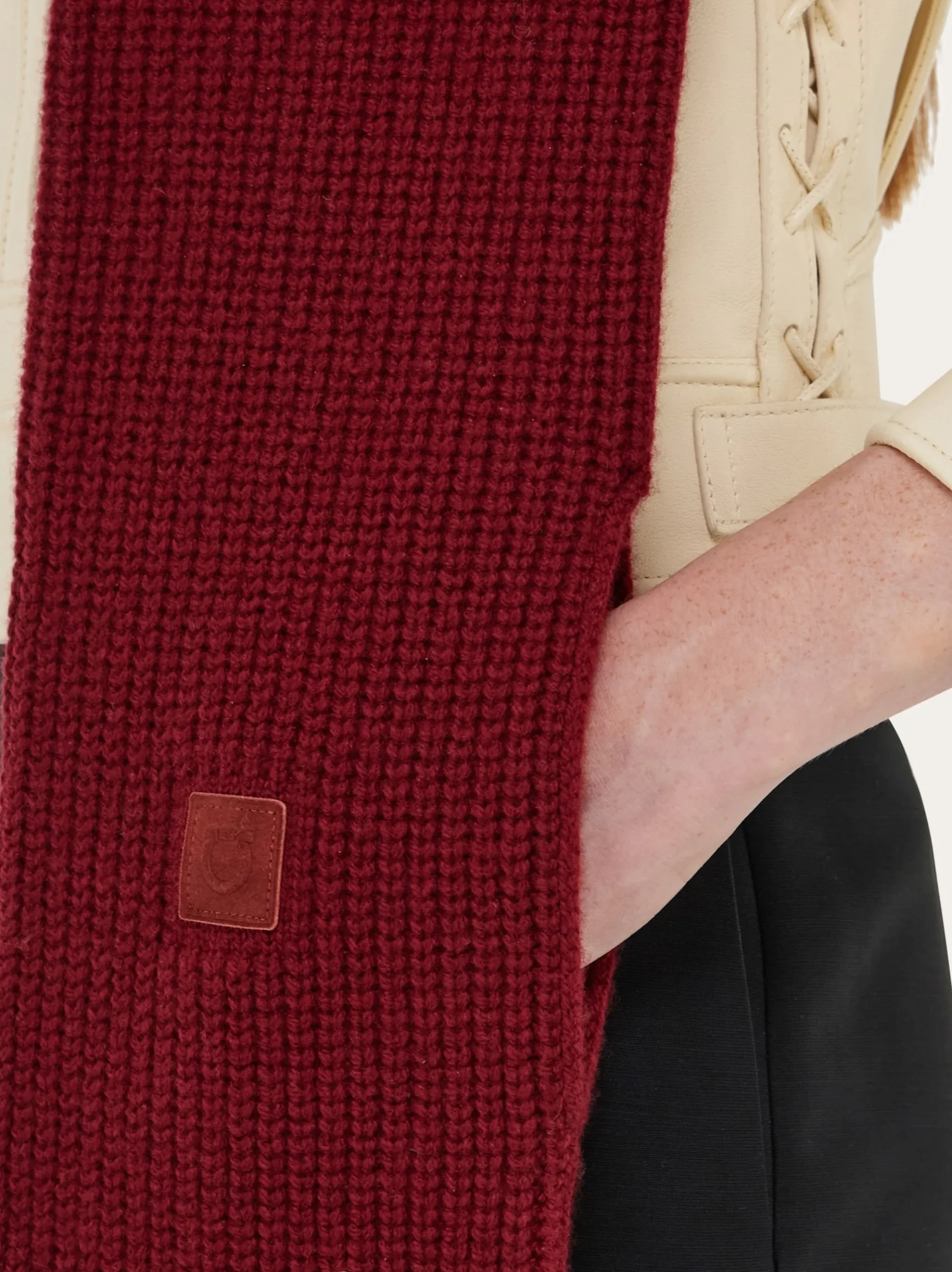 Knitted hood with scarf - Women
