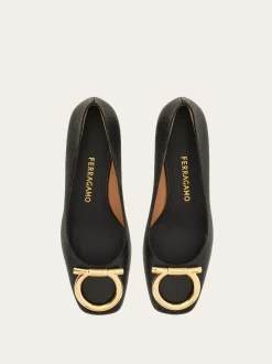 Low heeled pump with maxi Gancio detail - Women
