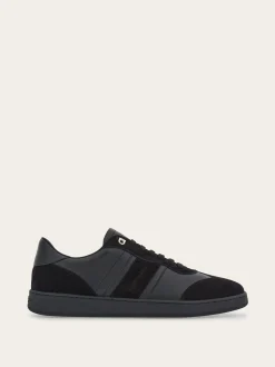 Low top sneaker with signature - Men