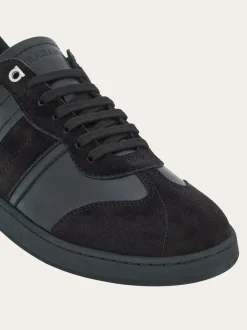 Low top sneaker with signature - Men