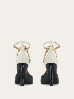 S-shaped heel pump with Gancini chain - Women