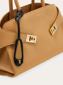 Varina charm - Women