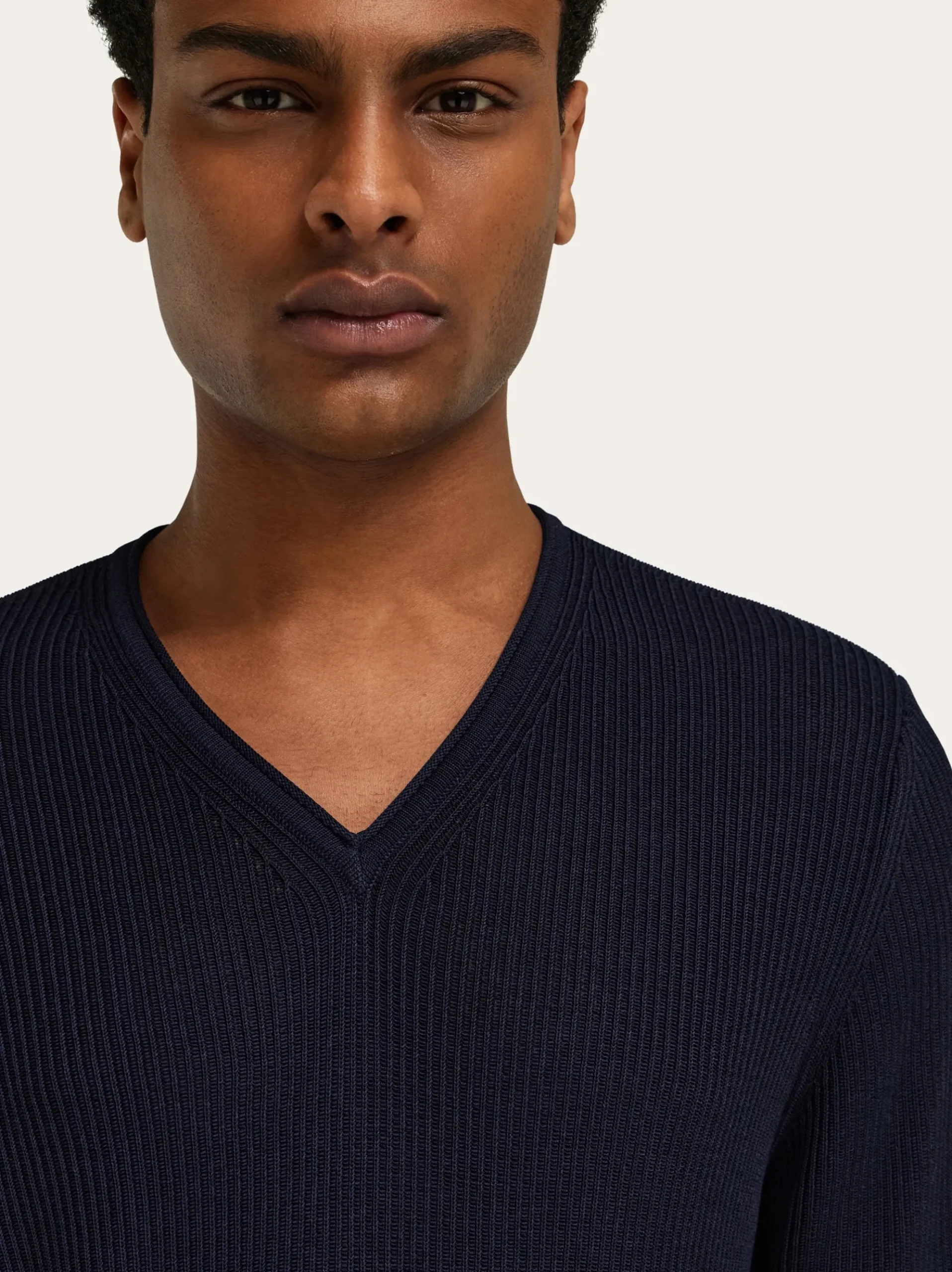 V-neck sweater - Men